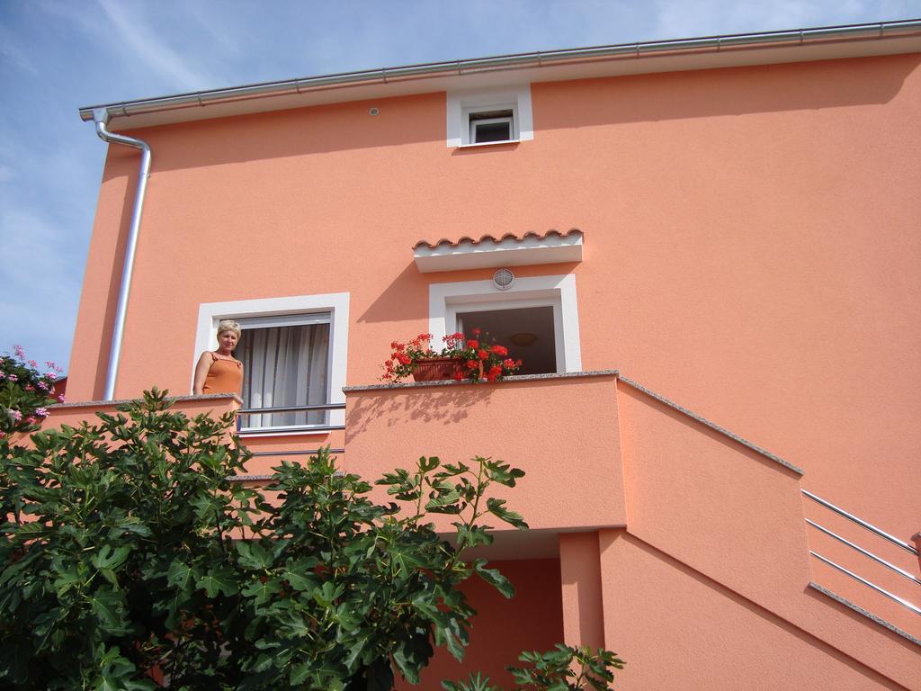Niko Apartment